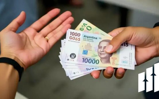 Argentine Peso Hits Trading Limit, Challenging Milei's Financial Strategy