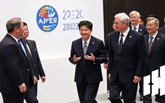 Xi Jinping and Lee Jae Myung Meet for Talks to Rebuild Relations